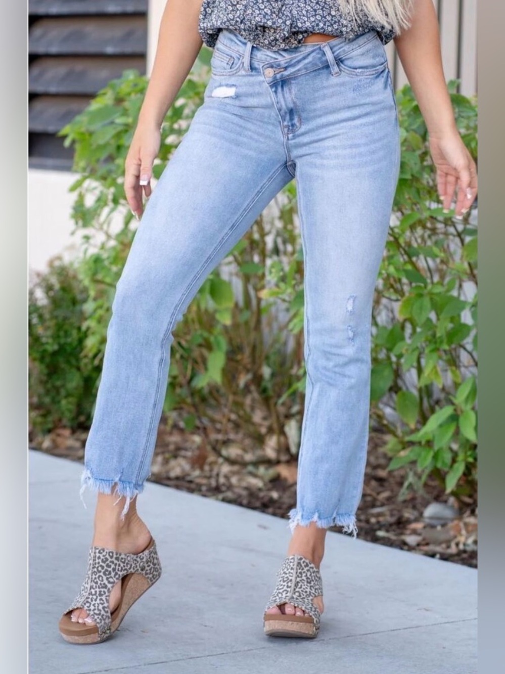 VERVET Sunfaded High Rise Criss Cross Over Kick Flare Raw Hem Blue Jeans Size 30